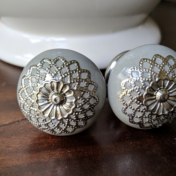 Beautiful ceramic & metal knobs (set of 2) - Picture 2 of 4